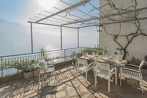 Giuliano's House - Amazing Lake View