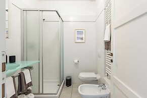 Lake View Terrace Apartment