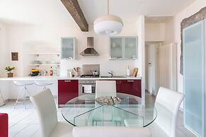 Lake View Terrace Apartment