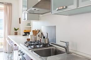 Lake View Terrace Apartment