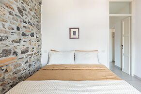 Lake View Terrace Apartment