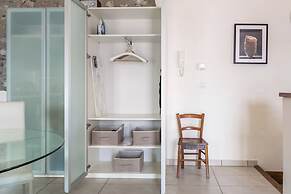 Lake View Terrace Apartment