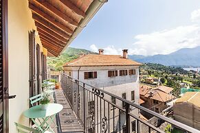 Lake View Terrace Apartment