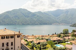 Lake View Terrace Apartment