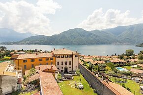 Lake View Terrace Apartment