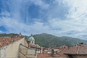 Luini 7 by Rentallcomo