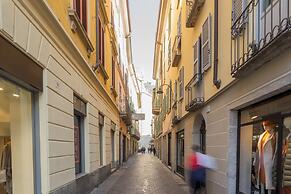 Modern & Stylish Apartment in Como City