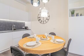 Modern & Stylish Apartment in Como City