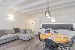 Modern & Stylish Apartment in Como City