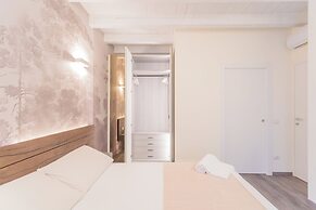 Modern & Stylish Apartment in Como City