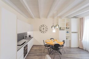 Modern & Stylish Apartment in Como City