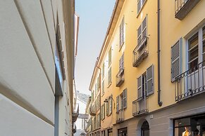 Modern & Stylish Apartment in Como City