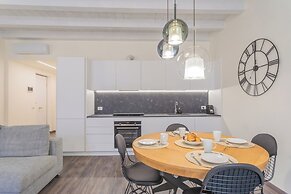 Modern & Stylish Apartment in Como City