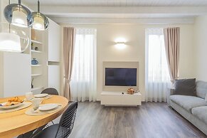 Modern & Stylish Apartment in Como City