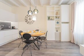 Modern & Stylish Apartment in Como City