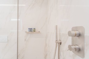 Modern & Stylish Apartment in Como City