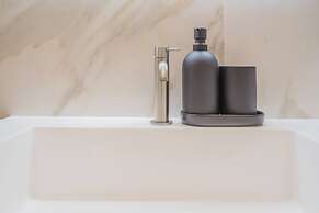 Modern & Stylish Apartment in Como City