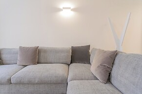 Modern & Stylish Apartment in Como City