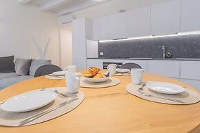 Modern & Stylish Apartment in Como City