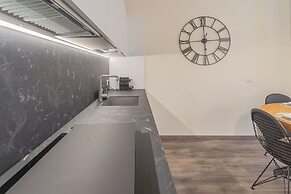 Modern & Stylish Apartment in Como City