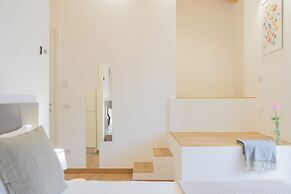 Pozzo Vertical Apartment With Garden and Parking