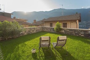 Pozzo Vertical Apartment With Garden and Parking