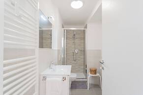 Pozzo Vertical Apartment With Garden and Parking