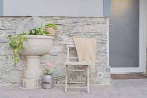 Pozzo Vertical Apartment With Garden and Parking