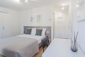 Pozzo Vertical Apartment With Garden and Parking