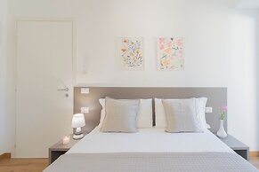 Pozzo Vertical Apartment With Garden and Parking