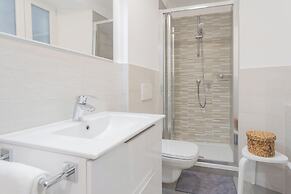 Pozzo Vertical Apartment With Garden and Parking