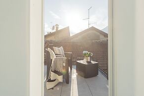 Pozzo Vertical Apartment With Garden and Parking