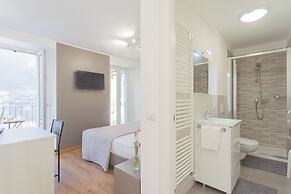 Pozzo Vertical Apartment With Garden and Parking