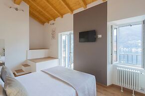 Pozzo Vertical Apartment With Garden and Parking