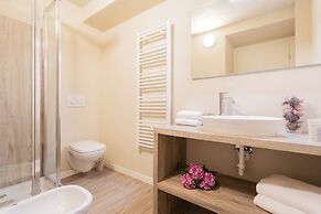 Romantic Escape City Centre With Jacuzzi & Parking