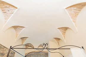 Romantic Escape City Centre With Jacuzzi & Parking