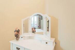 Romantic Escape City Centre With Jacuzzi & Parking