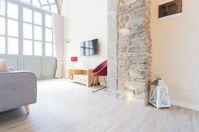 Romantic Escape City Centre With Jacuzzi & Parking