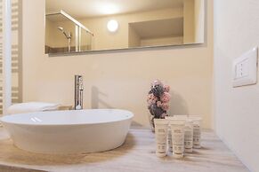 Romantic Escape City Centre With Jacuzzi & Parking