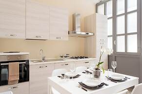 Romantic Escape City Centre With Jacuzzi & Parking