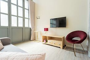 Romantic Escape City Centre With Jacuzzi & Parking