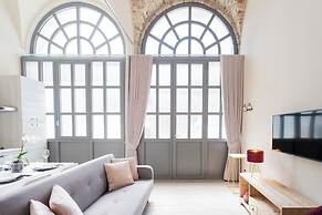 Romantic Escape City Centre With Jacuzzi & Parking