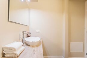 Romantic Escape City Centre With Jacuzzi & Parking