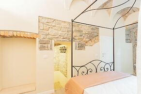 Romantic Escape City Centre With Jacuzzi & Parking