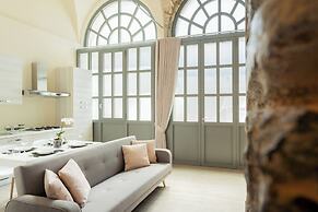 Romantic Escape City Centre With Jacuzzi & Parking