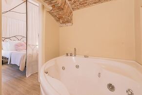 Romantic Escape City Centre With Jacuzzi & Parking by Rent all Como