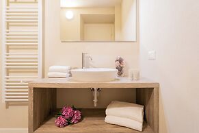 Romantic Escape City Centre With Jacuzzi & Parking