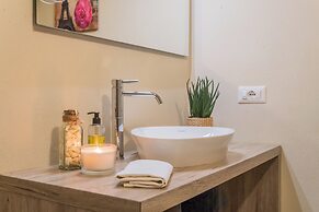 Romantic Escape City Centre With Jacuzzi & Parking by Rent all Como
