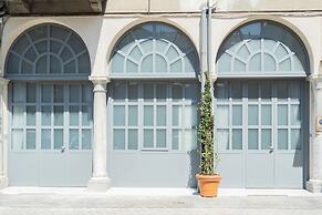 Romantic Escape City Centre With Jacuzzi & Parking