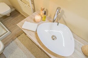 Romantic Escape City Centre With Jacuzzi & Parking by Rent all Como